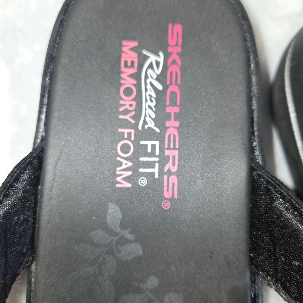 Women's Sketchers Memory Foam Relaxed Fit Rhinestone Embellished Sandals Size 7 - Picture 2 of 8